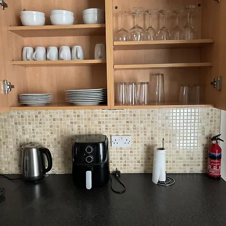 Home Sleeps5-Netflix-Parking-Near City Centre-Etihad-Coop Live-3